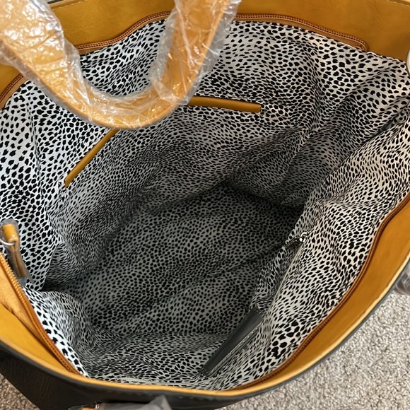 Shiraleah Chicago Tote Iron - Picture 8 of 10